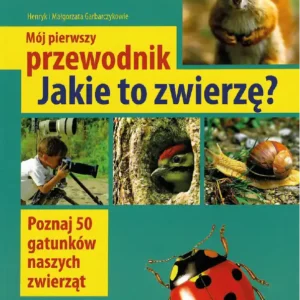 Okładka książki „Mój pierwszy przewodnik. Jakie to zwierzę?” z fotografiami dziecka z aparatem, dzięcioła, ślimaka, wiewiórki i biedronki. Przewodnik prezentuje 50 gatunków zwierząt.